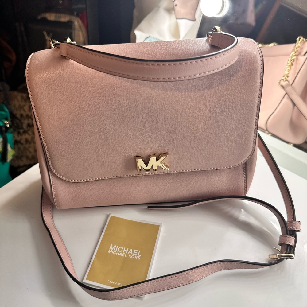 Michael Kors Blush Crossbody Bag w MK turnkey lock on front - Picture 2 of 13